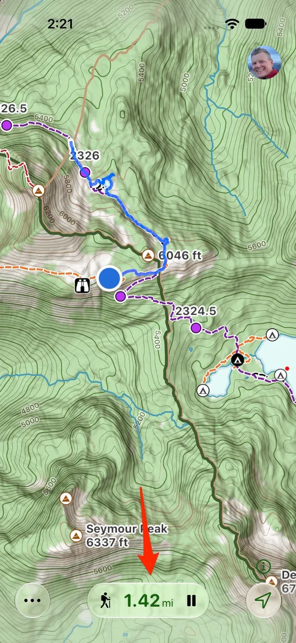 The recording distance and pause button in the toolbar at the bottom of the map